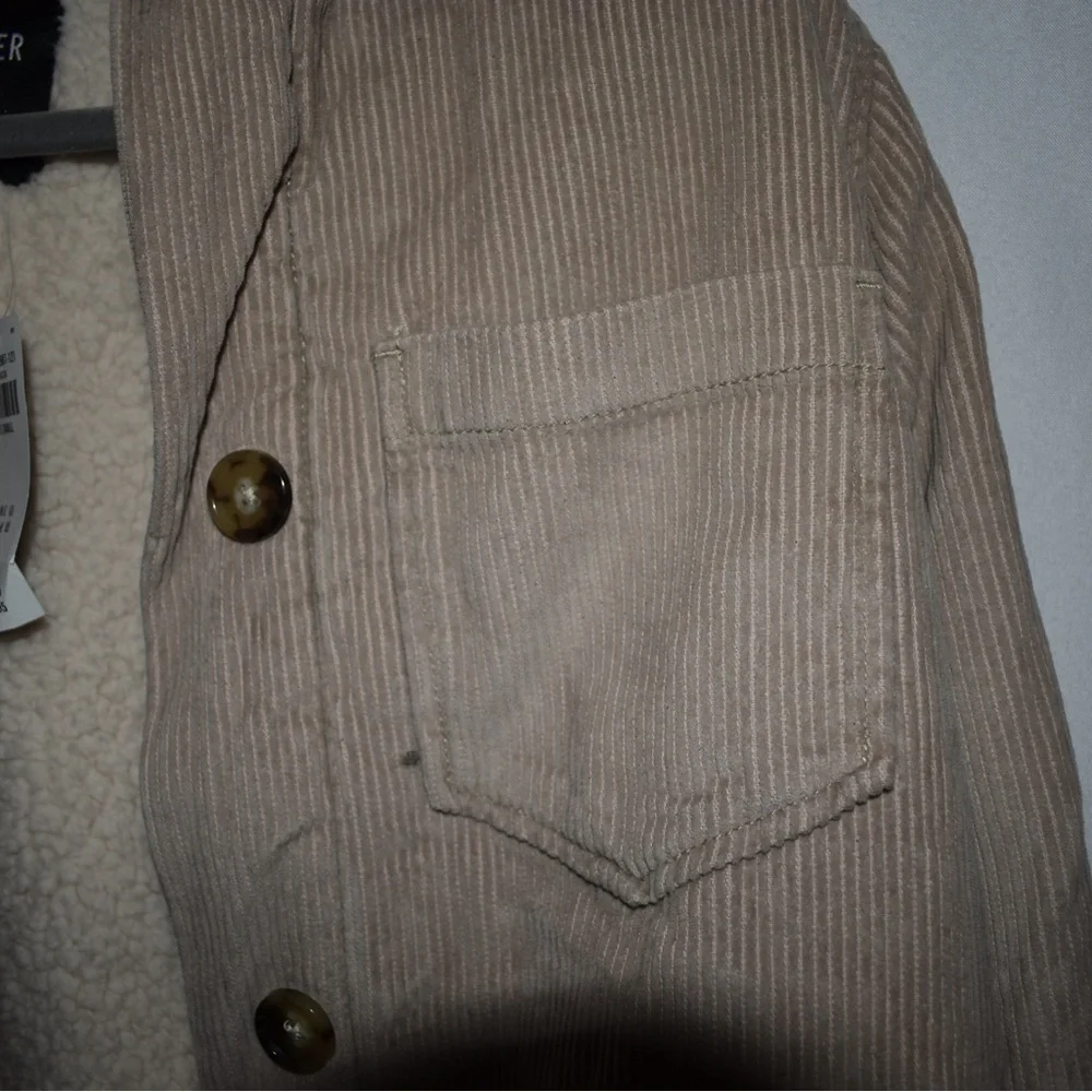 BRAND NEW HOLLISTER CORDUROY FAUX FUR JACKET - Picture 5 of 6